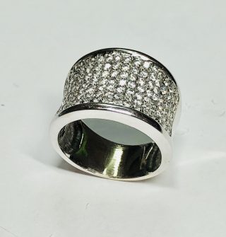 anillo de plata y diamantes