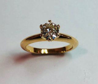 anillo de oro y diamante